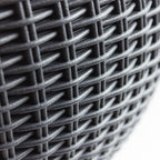 Maceta Suspensa com 3 Correntes; 100% Material Reciclado; 35 x 35 x 22 cm; Capacidade 8,6 L; Corpo de Rattan